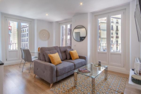 Charming Apartment for 4 Steps away from Mercado de San Miguel , Calle Mayor IV